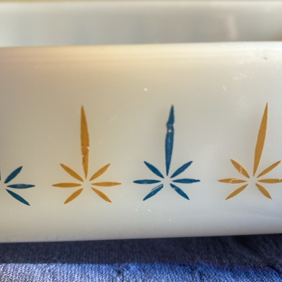 Fire King by Anchor Hocking Milkglass Vintage casserole- Candle Glow Atomic Star - Picture 3 of 9